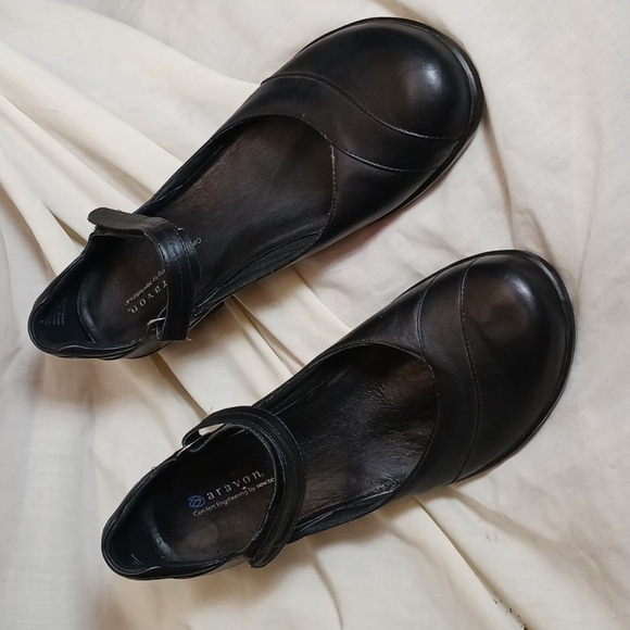 Aravon Maya Mary Jane Shoes - Picture 2 of 7